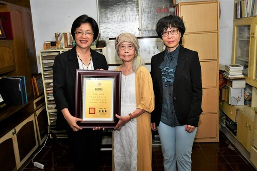 影音／獻上最高榮耀！ 文學家林亨泰榮獲第43屆行政院文化獎