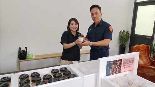 影音/警察節前夕 東正汽車與音響公司捐贈咖啡奶茶慰勞礁溪分局