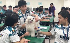 馬國高中生遊學團參訪元培醫事科大 體驗寵物保健與新生兒照顧