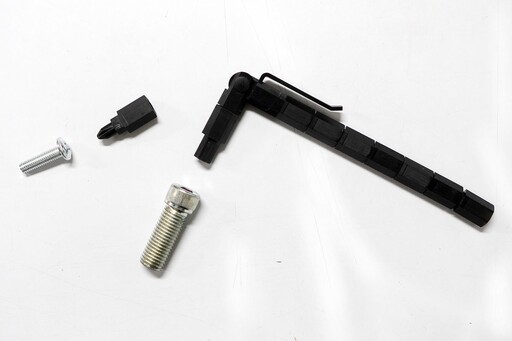 大葉便攜型筆式快拆扳手 工業設計系師生獲新型專利