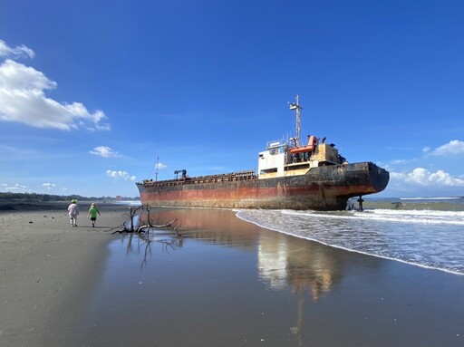 李啟維議員建議政府在颱風天應讓外海貨輪入港避浪