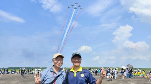 彰化榮家國防知性之旅 老兵重回嘉義一睹戰機風采重溫軍旅生涯情境