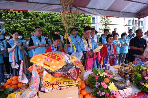 中元普渡 市公所團隊祈求風調雨順