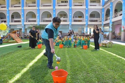 剝柚烤肉做月餅 市幼歡喜迎中秋