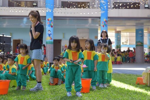 剝柚烤肉做月餅 市幼歡喜迎中秋