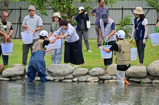 放流原生魚類重塑生態 臺東森林公園展現新風貌