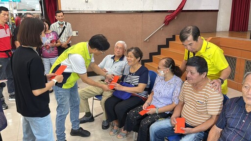 影音/彰化市慶祝「九九重陽節」 特為全市41位百歲人瑞準備金鎖片