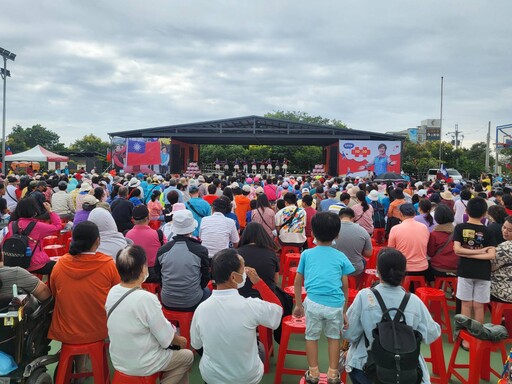 雙十國慶在吉安 游淑貞引領升旗逛市集