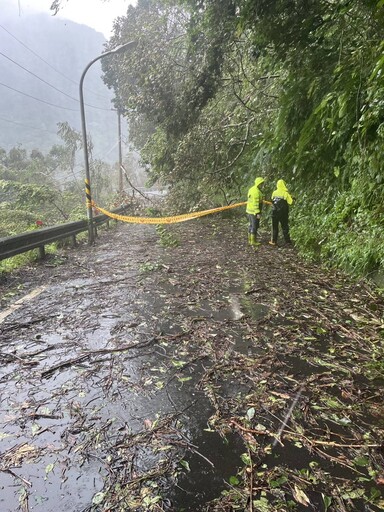 康芮颱風造成雙溪北42鄉道坍方 烏來北107及107-1線進行預警封路