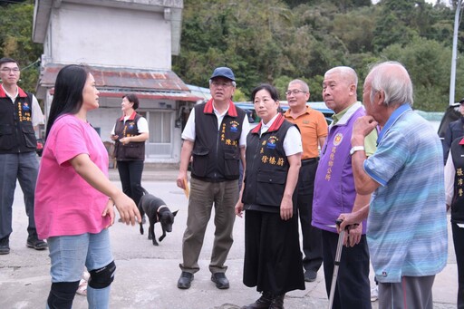 康芮颱風重創花蓮南區 徐榛蔚協助鄉親度難關