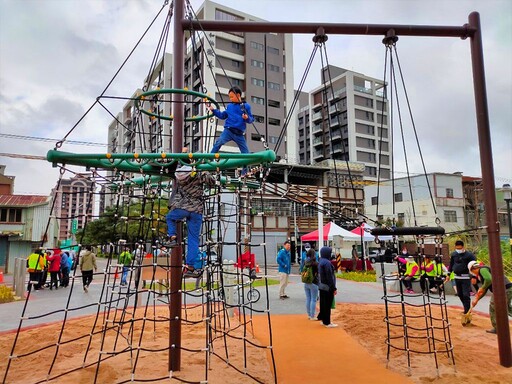 穿越時光隧道 恐龍主題公園開放 親子同遊侏羅紀樂趣無限