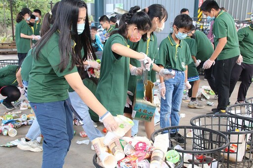 嘉義縣推動環保教育 小學生體驗清潔隊工作