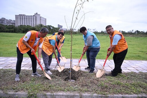 國際獅子會300A5區捐贈花旗木 美化佐倉運動公園景觀