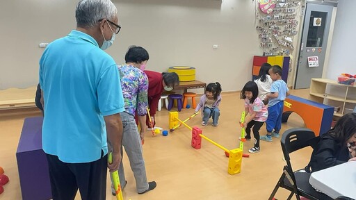 花蓮榮家老幼共學 跨世代間互動學習