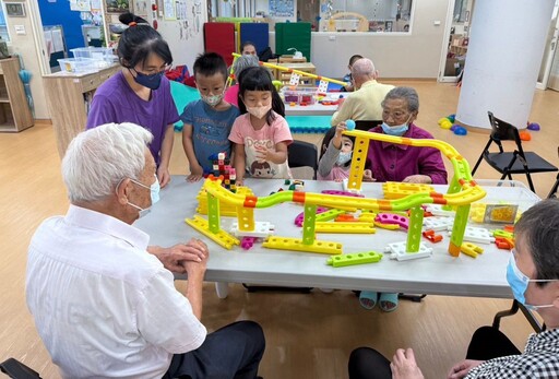 花蓮榮家老幼共學 跨世代間互動學習