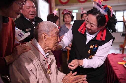 花蓮榮家慶生饗宴 徐榛蔚致贈暖心禮盒