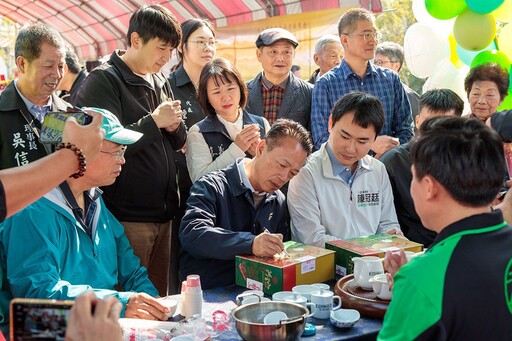 阿里山高山茶冬季優良茶頒獎暨展售 比賽茶幾乎被搶購一空