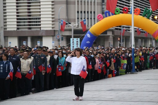 多元族群現身齊領唱國歌 嘉義市元旦升旗典禮和諧共融