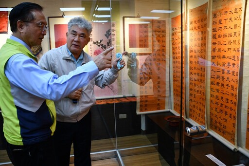 市立圖書館雙喜臨門~臺灣喜壽古文物展開幕 欣賞過去婚嫁及祝壽各式文物