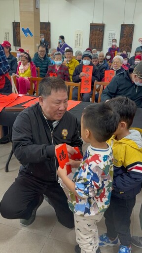 花蓮榮家老幼齊賀歲 長青書畫揮毫迎新春