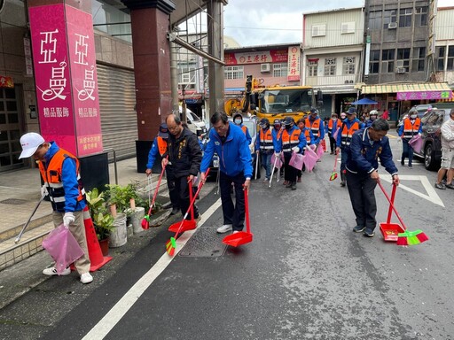 年終大掃除 礁溪鄉公所動員上百人掃街