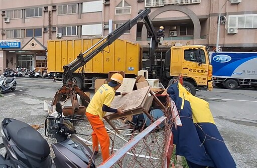 除舊布新大掃除 臺東各鄉鎮市清潔隊協助清運大型廢棄家具