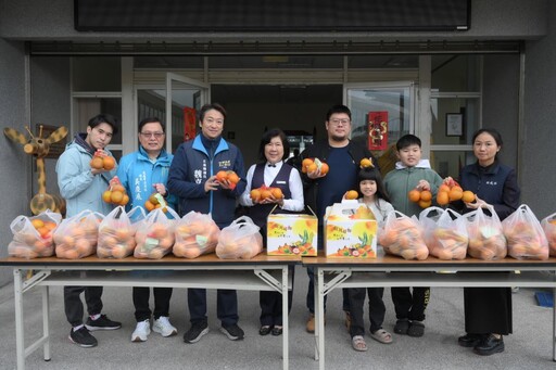 松成號支持在地農產 OK橙慰勞花市清潔隊