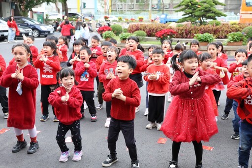 幼兒園可愛小朋友賀歲 游淑貞致贈乖乖賀新年