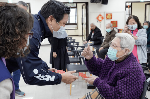 半世紀守護長者 新北八里天主教安老院 朱惕之因改建結緣 專程前往慰訪