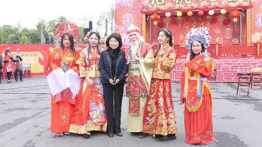 影音/月老祖廟拋繡球招親 五百多位男子搶繡球