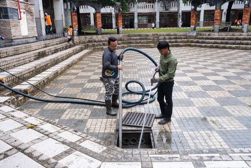 校門遇雨即積水 遠雄志工為學童打造平坦校園路