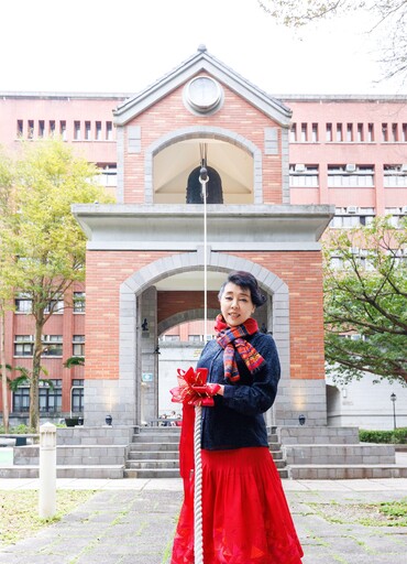 國際和平大使簡文秀 為國北教大臺灣第一個國際和平中心敲響和平鐘