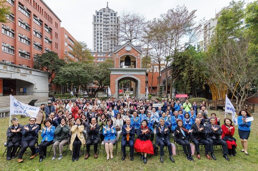 國際和平大使簡文秀 為國北教大臺灣第一個國際和平中心敲響和平鐘