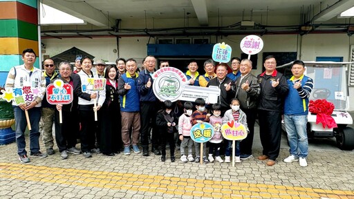 送愛到榮家 花蓮高爾夫球場駛進愛心車