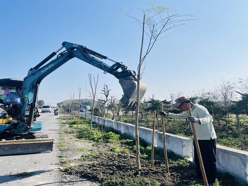 提升城鎮景觀 二林鎮舉辦「藍花楹種樹植福活動」