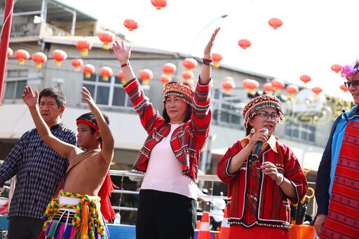 影音/田中鎮乾福宮舉辦慶祝「頭牙」活動 原住民跳舞、舂小米、黏紅包 現埸精彩熱鬧!