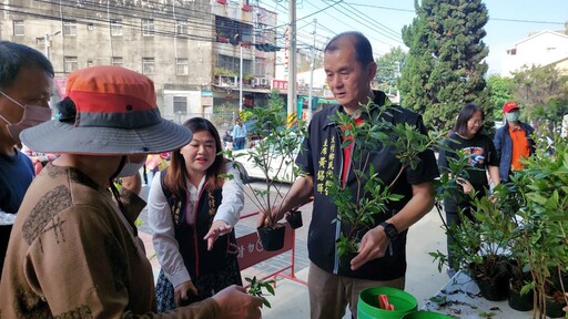 以實際行動支持環保 大村鄉植樹節舉辦光碟片換樹苗及狂犬病疫苗施打