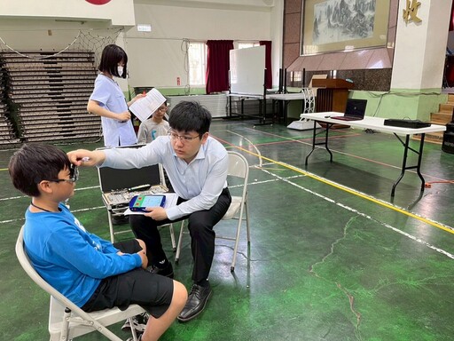 學童近視加深 信賴眼科義診列車開到頂六