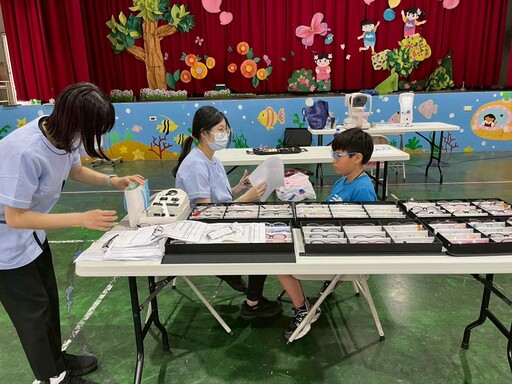 學童近視加深 信賴眼科義診列車開到頂六