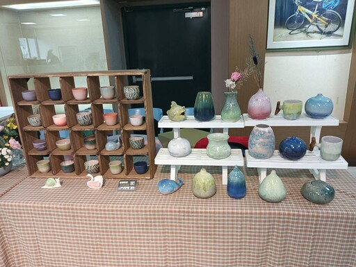 人生過半重拾藝術夢想 陳信正畢業個展 再塑一個『我』即起至4月27日市婦女學苑展開