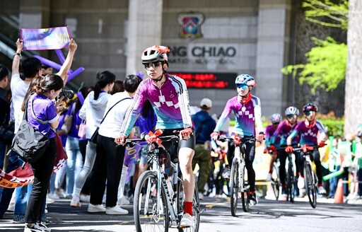 影音/康橋300名學生挑戰945公里環台行 以單車寫下16歲成年禮