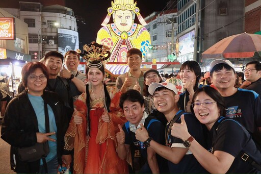 神還原百年藝閣人力山車 台日工藝師聯手共創睡魔媽祖成打卡亮點