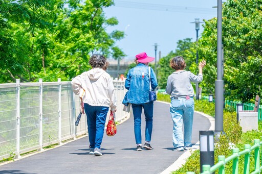 埤塘變身水綠廊道 桃園大圳3-3埤塘綠美化完工 張善政邀市民賞夕陽、親生態
