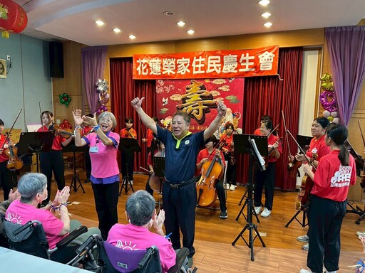 母親節感恩活動 榮家女住民彩妝參與