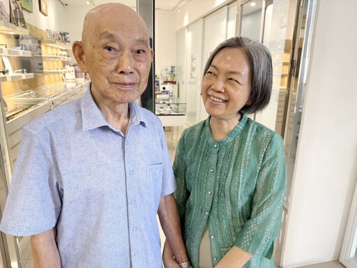 92高齡阿公白內障 信賴眼科施妙術 多焦水晶體煥新生 閱報不用放大鏡