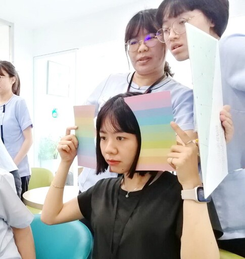 眼鏡框要搭色彩美學 信賴眼科提供新服務
