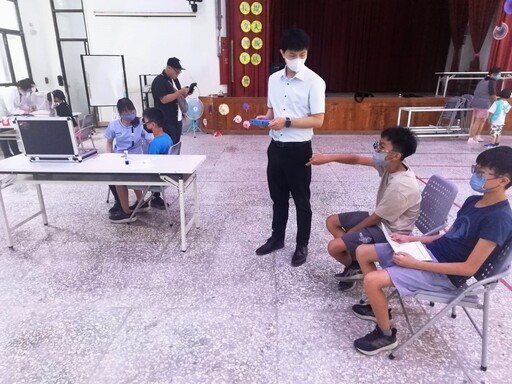 信賴眼科過溝義診免費送眼鏡 觀察發現鄉下學童近視率比市區高