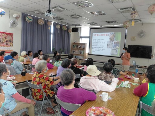 攜手中醫及芳療進社區 新營醫院失智據點傳授樂齡養生好點子