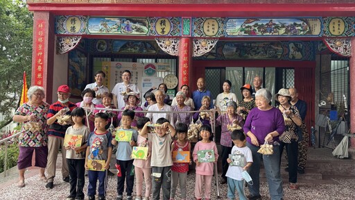 竹東上坪長輩與幼童包粽傳承客家文化 獲鄭朝鐘議員肯定長照融合力