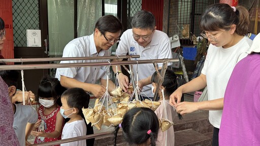 竹東上坪長輩與幼童包粽傳承客家文化 獲鄭朝鐘議員肯定長照融合力